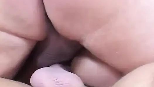 Dua pria kulit putih lagi asik seks anal sama pelacur asia