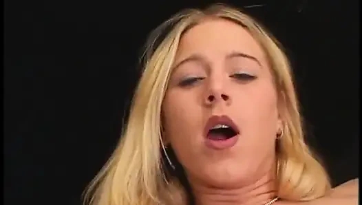 Streaming-film von katie morgan von nackten mädchen, die rauchen