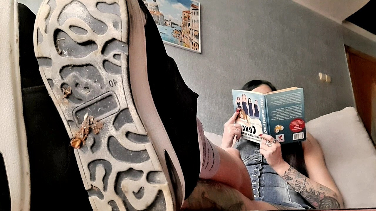 Dirty sneaker fetish. The fetish of worn socks. Ignore fetish