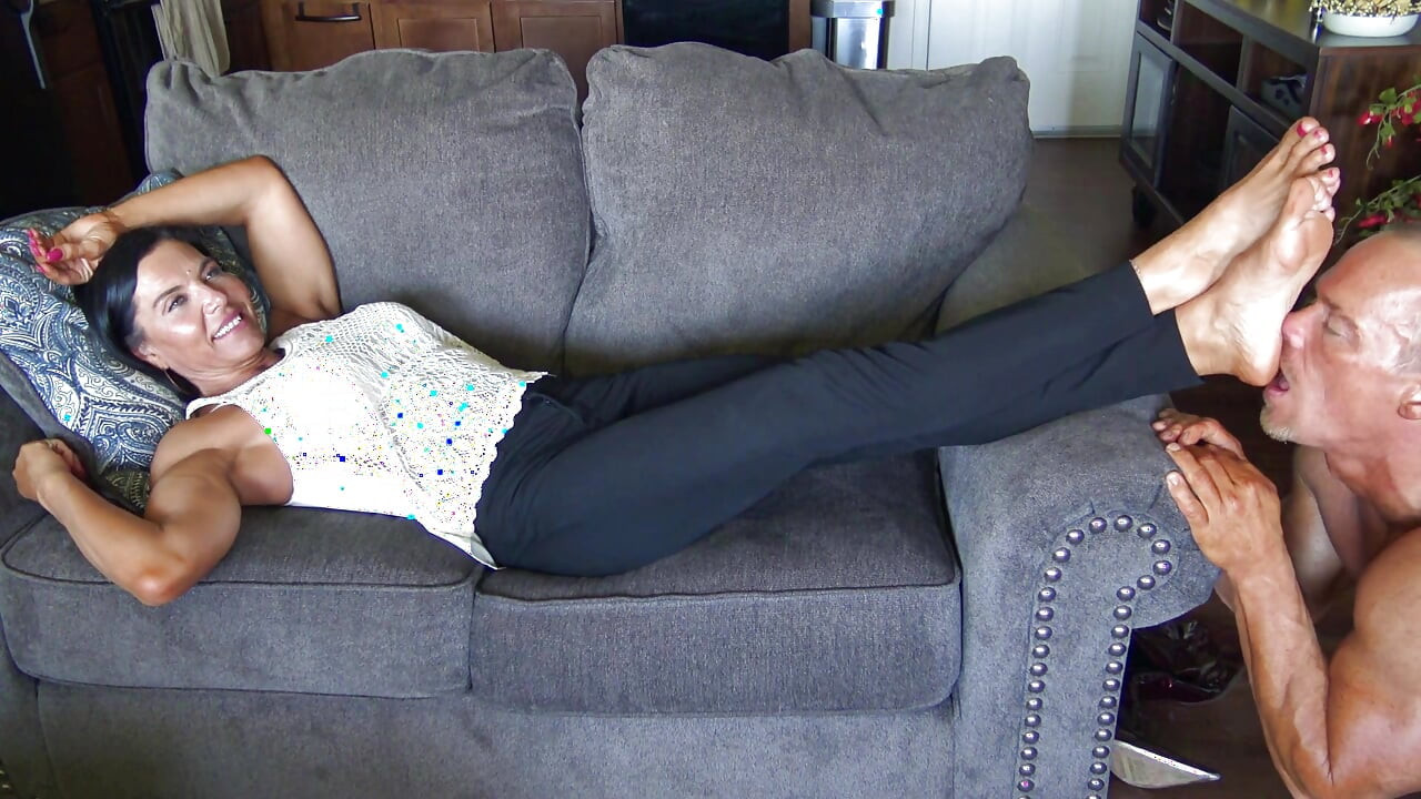 Lunch Break Quicky 4: Lick Office Heels and Sweaty Feet!