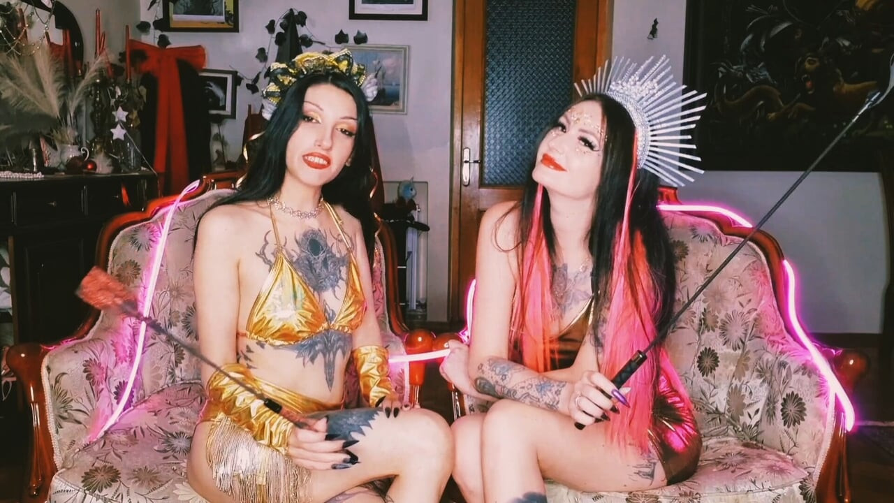 O vašem osudu rozhodnou nebeské halloweenské bohyně: nebe nebo peklo. Dominatrix Nika a DarkSpaceSolar. Uctívejte bohyni