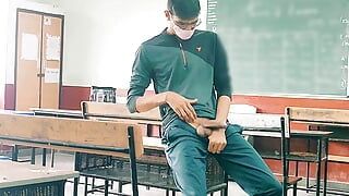 Индийский папочка в классе хочет секс