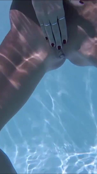 Horny MILF with perfect body takes off her swimsuit and masturbates underwater | Clip 1