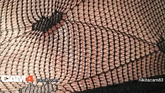 Boneka seks memek dan mulutnya disodok oleh dildo