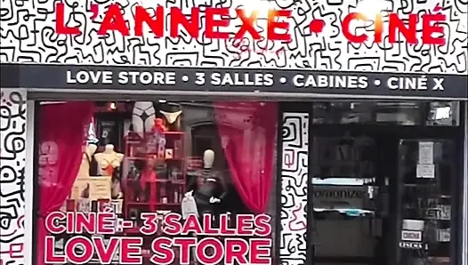 Pipe Carving in Pigalle. Sexshop•ciné L'annexe Du Sexodrôme Paris Vanessabitchx
