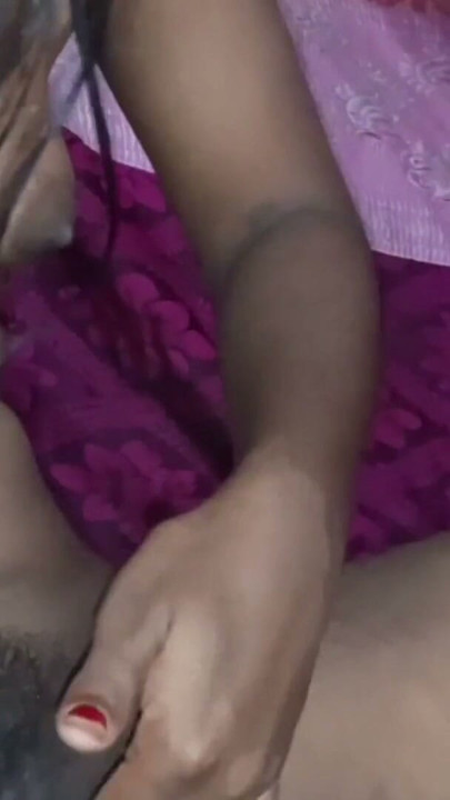 Viral sexy video of a Bangladeshi woman with her older sister's friend. | Clip 1