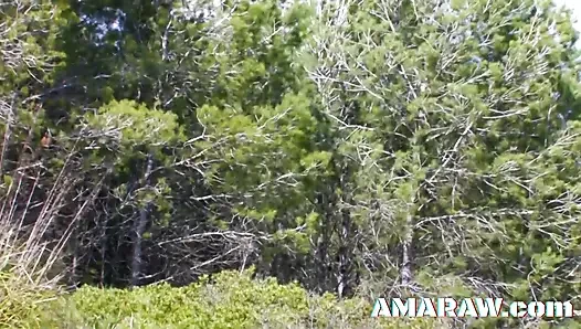 Tinuska vücut takımı giyerken götünü sikiyor