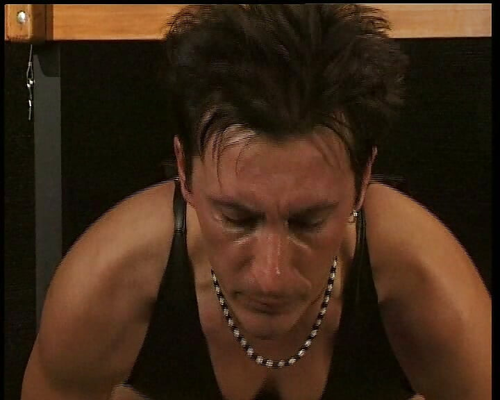 Surpreendente loira bdsm viciada em alemão prostituta cavalga pau como uma profissional