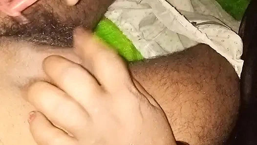 Bhabi ne baiya ke bal saf kiye fir chudai ki