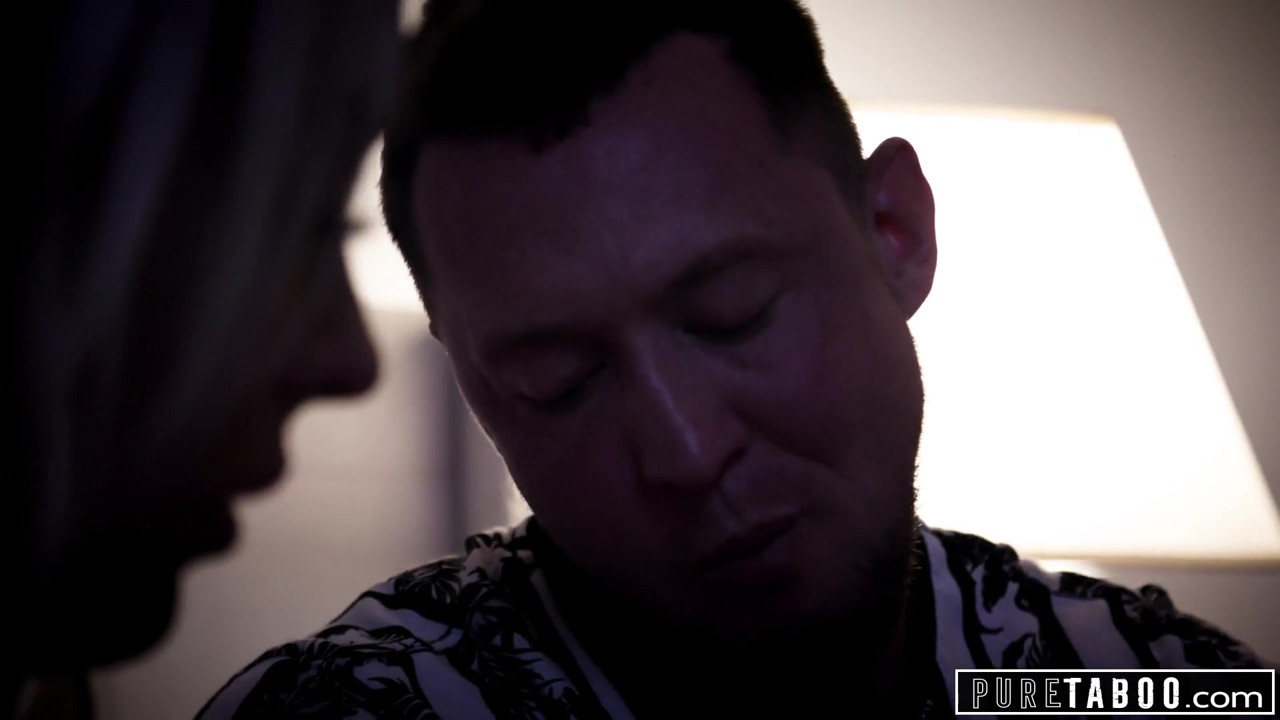 純粋なタブー、セクシートランスガールが悲しみの男をやる