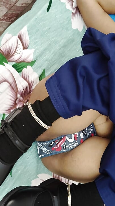 Индийска студентка ебана в униформа със свършване