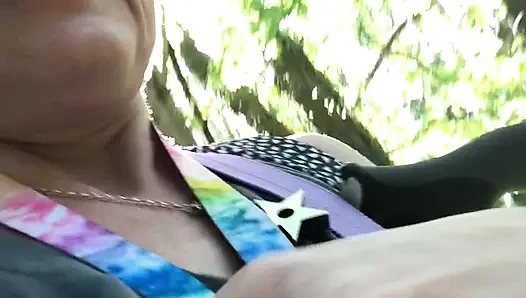 Entot aku dong! Aku pengen kencing di tempat terbuka!
