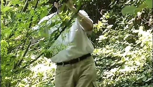 Inglese, versaute behaarte MILF auf der suche nach großen schwänze, um im park gefickt zu werden