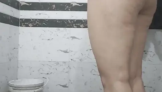 Priya si kakak ipar priya si tante seksi lagi asik mandi