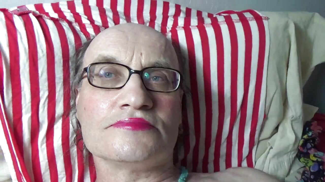 Ladyboy Serge Ave-Lusin tengah malam. 2026ha
