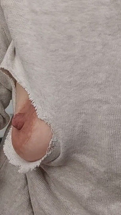 Frøken rampete sexy milf prøver nakne klær. Håret latina-fitte prøver klær i sengen. | Klipp 1