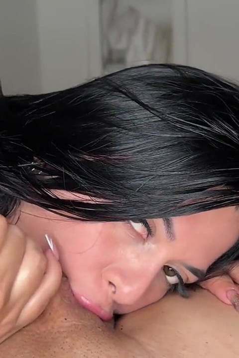vikrit maalish karnevaali khud ko niyantrit nahin kar sakti!!