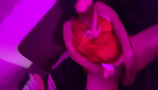 Einer verheirateten frau helfen, mit einem dildo zu masturbieren