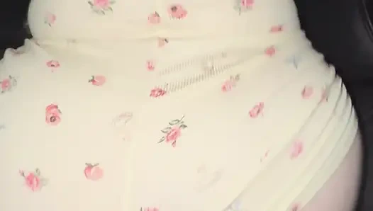 Tombul tombul karıma nasıl üzgün olduğumu gösteriyorum