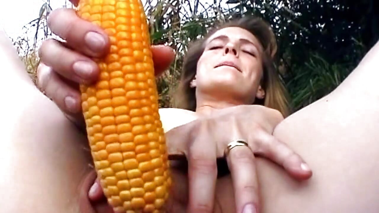 Massive Corn Cob Stretching Gaping Pussy Wide Open Outdoors