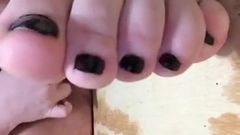 pretty black toes