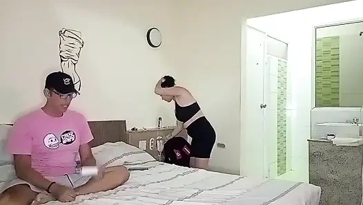 Die dumme meines besten freundes zeigte mir seinen riesigen schwanz und ich fickte ihn