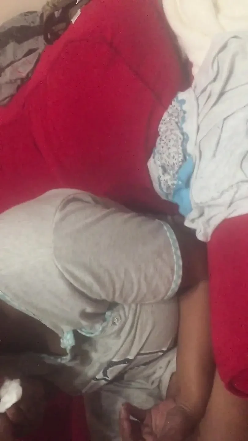 印尼女仆被肛交在脸上, 精液射入嘴里