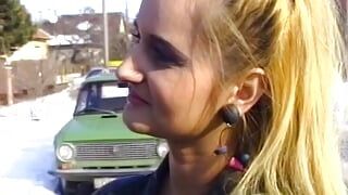 Blonďatá německá teenagerka tvrdě šukala před masivním výstřikem na obličej
