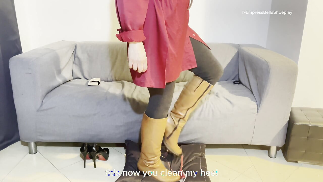 Императрица Бела Садич унижава с ботуши