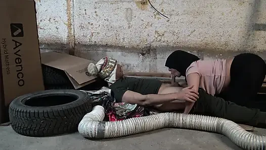 Nymphomaniac kız New York'ta sokakta beş parasız götlü bir serseriyle seks yapıyor