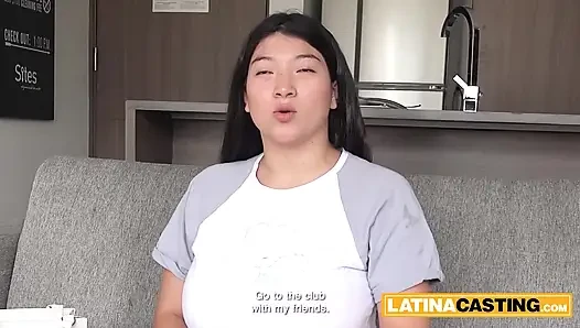Büyük memeli latinin yüzü amatör oyuncu seçmelerinde canavar yarakla sert sikiliyor