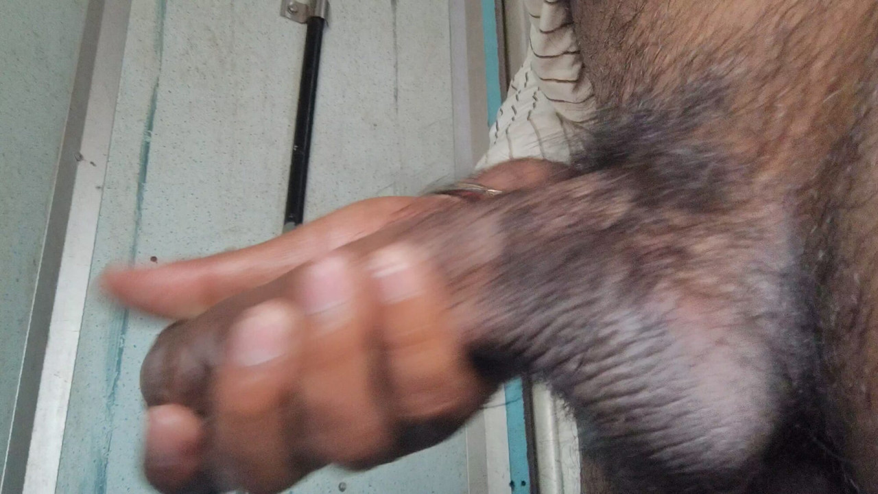 Mera land 8 INCH ka hai massage karte karte mutthi lag gai kya karu koi nhi hai dene wali na