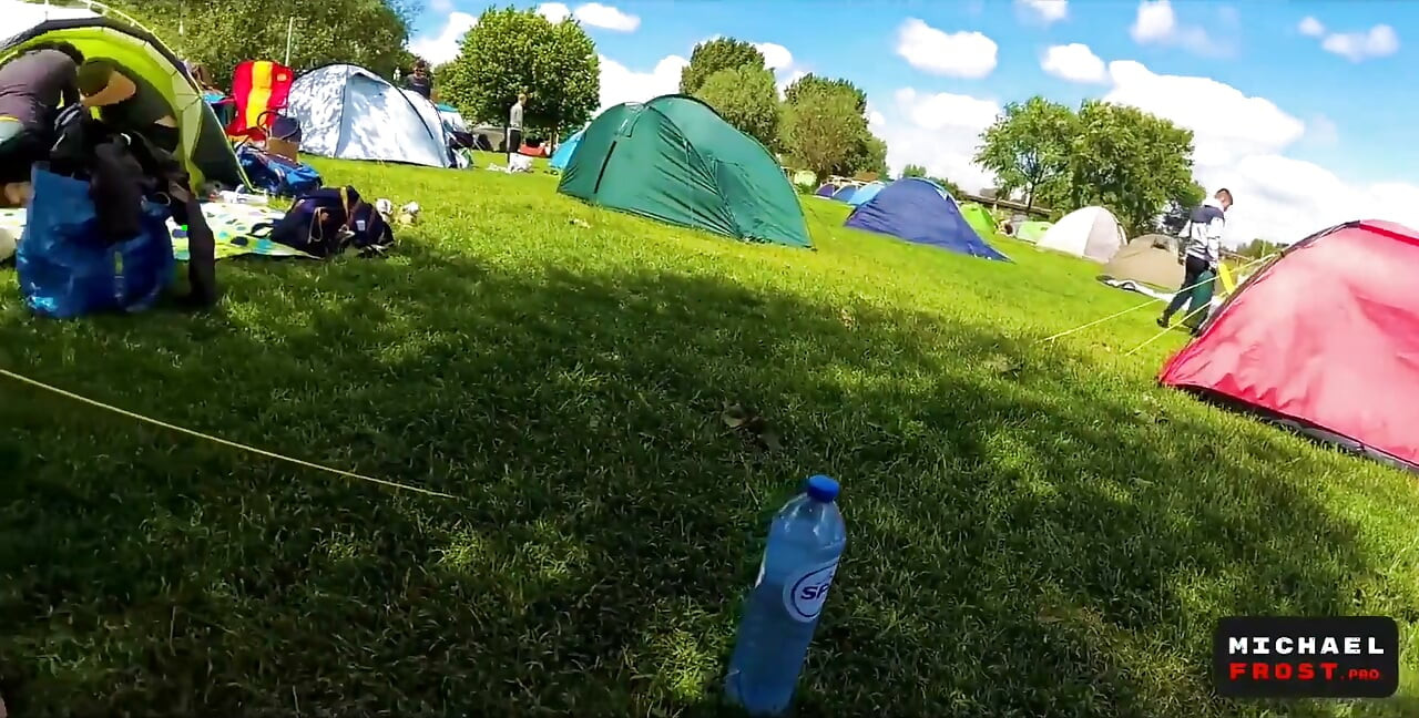Bardzo ryzykowny seks w zatłoczonym Camping Amsterdam Public POV