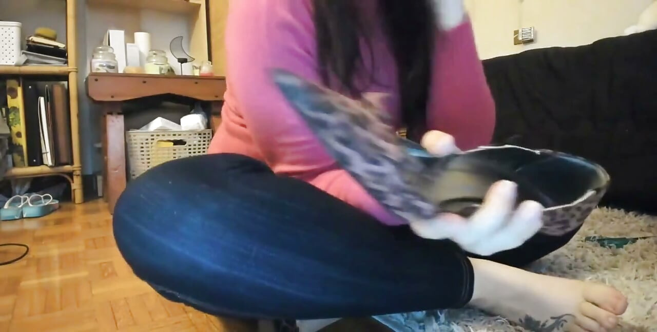 Nicoletta Completely Destroys a Pair of High Heels Putting Her Big Ass in Front of Your Face
