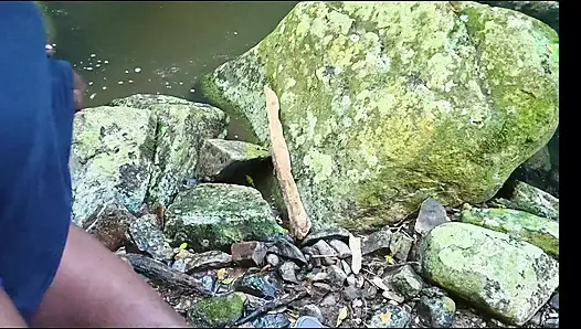 Memek tante seksi ini dijilat dan dientot habis-habisan di pinggir sungai