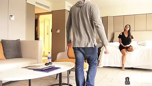 Fullpornnetwork - büyük memeli orta yaşlı seksi kadın porno yıldızı yeterince yarak alamıyor