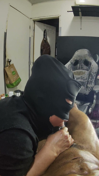 Throat Champ Black Mask 3