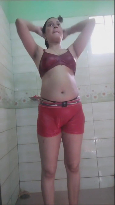 Niezapomniana chwila z "New Sis Video"