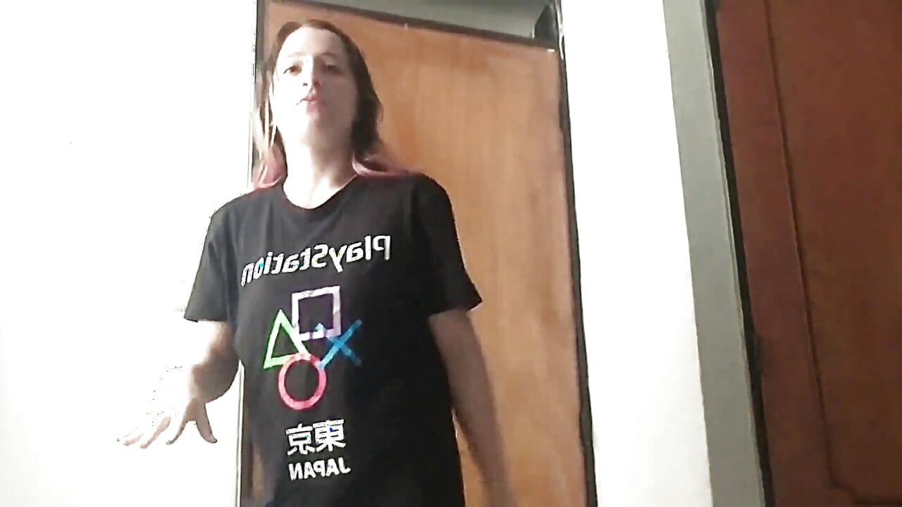 POLUSESTRA OTKRIVA SVOJU POLUSESTRU KAKO MASTURBIRA, DIO 1