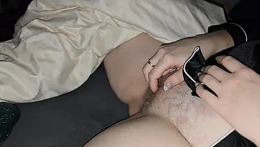 Die Gegenseitige Masturbation Des Geilen Paares Endet Mit Großem Sperma Am Körper Der Ehefrau