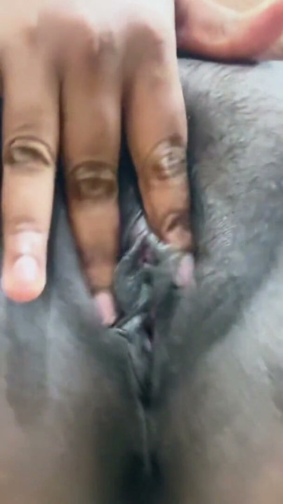 Pissing indian girl,moaning making herself orgasm | Klipp 1