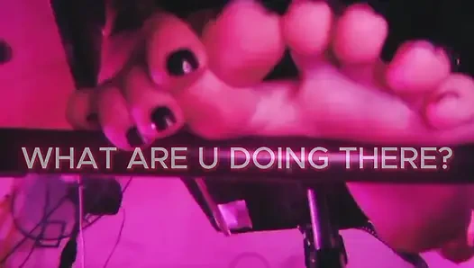 POV Menschliche Möbel: bleib still, während ich meine musik genieße DEINE ITALIENISCHE GÖTTIN