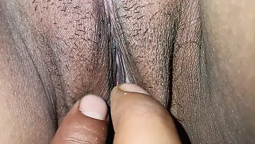 Bhartiya bhabi ki chut ko sehlaya chut ka pani piya