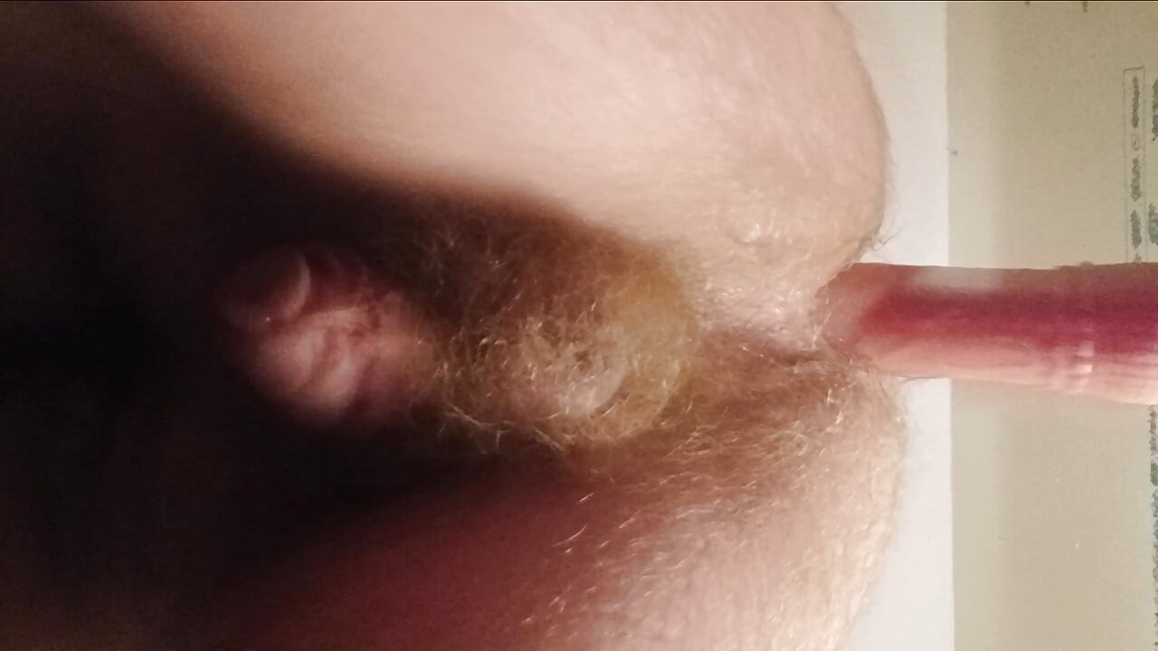 الحصول على مارس الجنس من قبل آلة اللعنة أثناء التنقيط