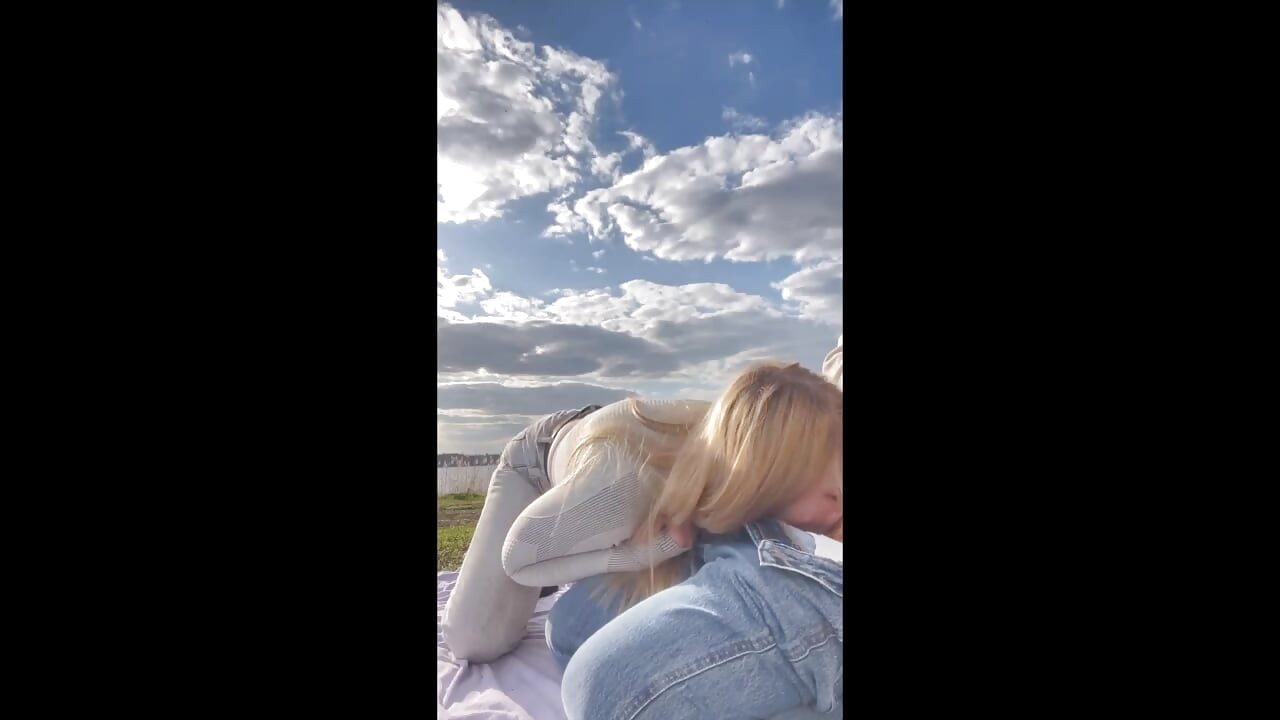 Pijpen bij de rivier