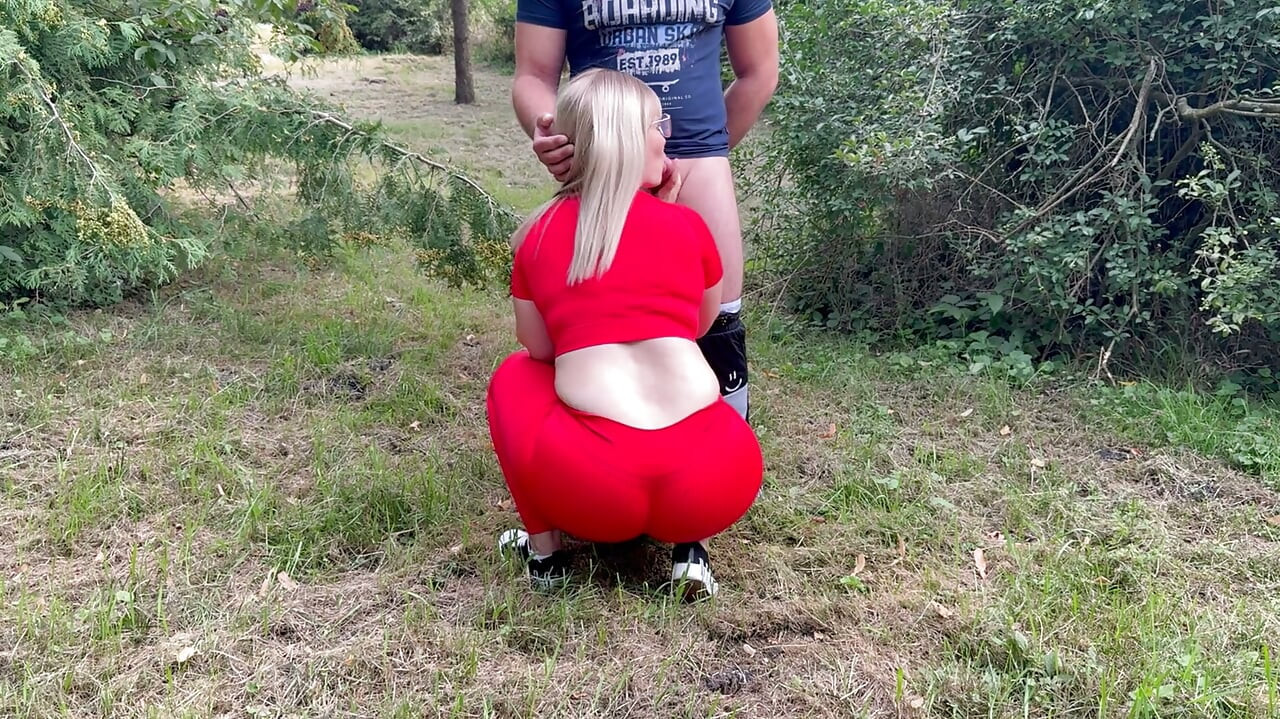 Eu chupei e gozei na boca da minha esposa amiga na floresta