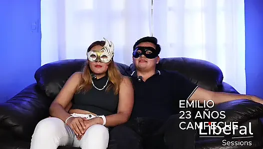 DAMAT KıZ ARKADAŞıNı ILK PORNO VIDEOSUNU KAYDETMEYE IKNA EDIYOR
