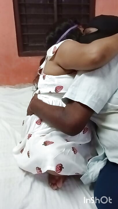 Pati ke pit piche susurji ke sath bahurani ko bistarme