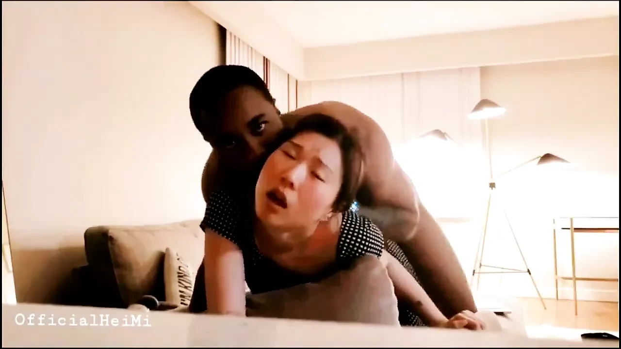 中国传统女人乞求大黑