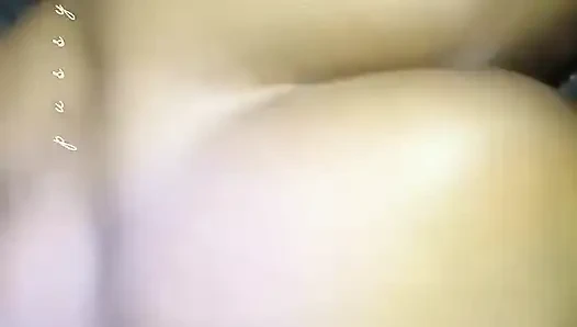 Зрелая крошка тверкает на хуище и сквиртует